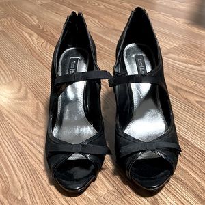 Worn Once Super Cute Suede Leather Peep Toe 4” Heels w/ Bow Ribbon Bow Details